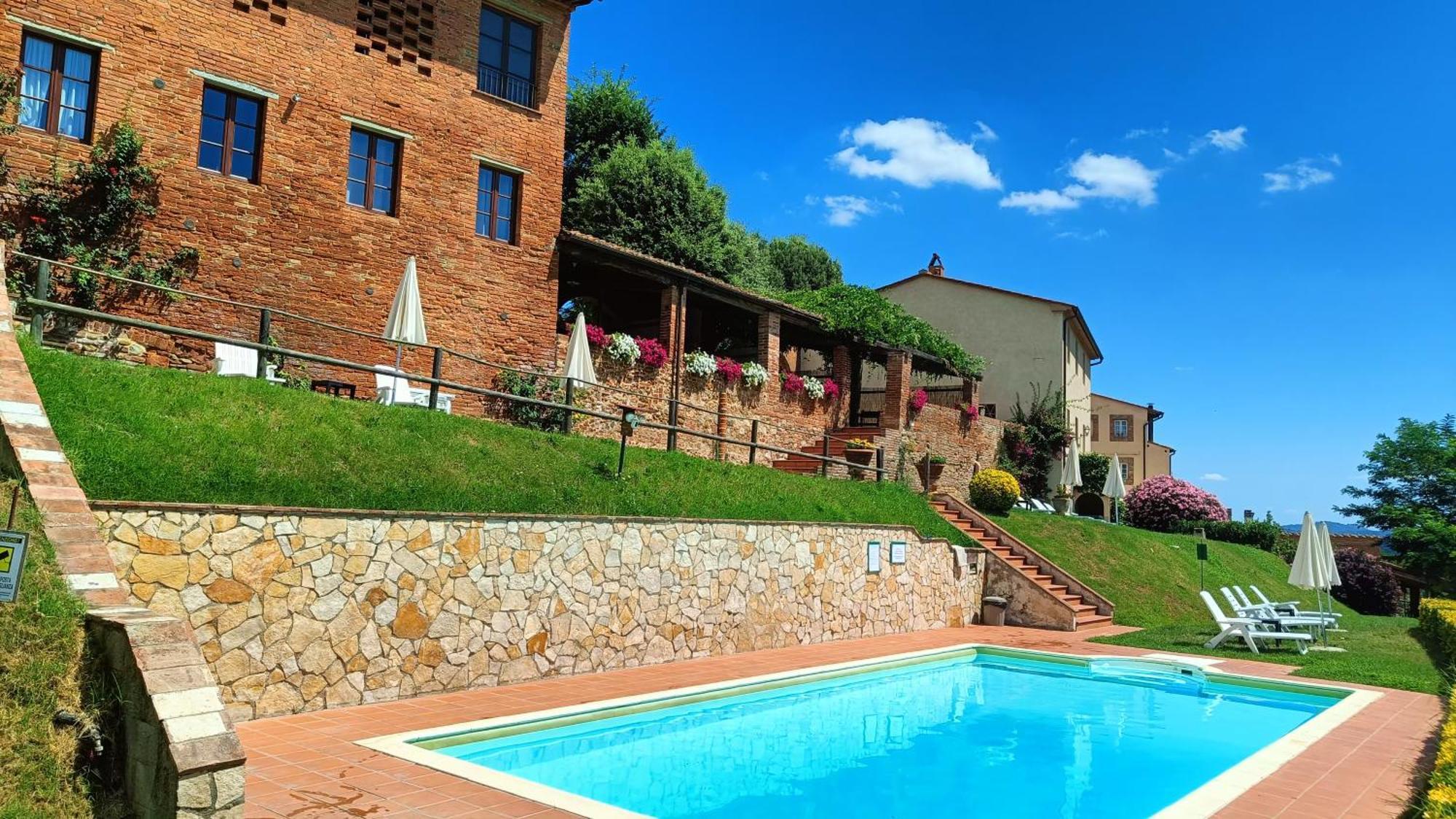 Gasthaus Borgo Fajani Terricciola Exterior foto
