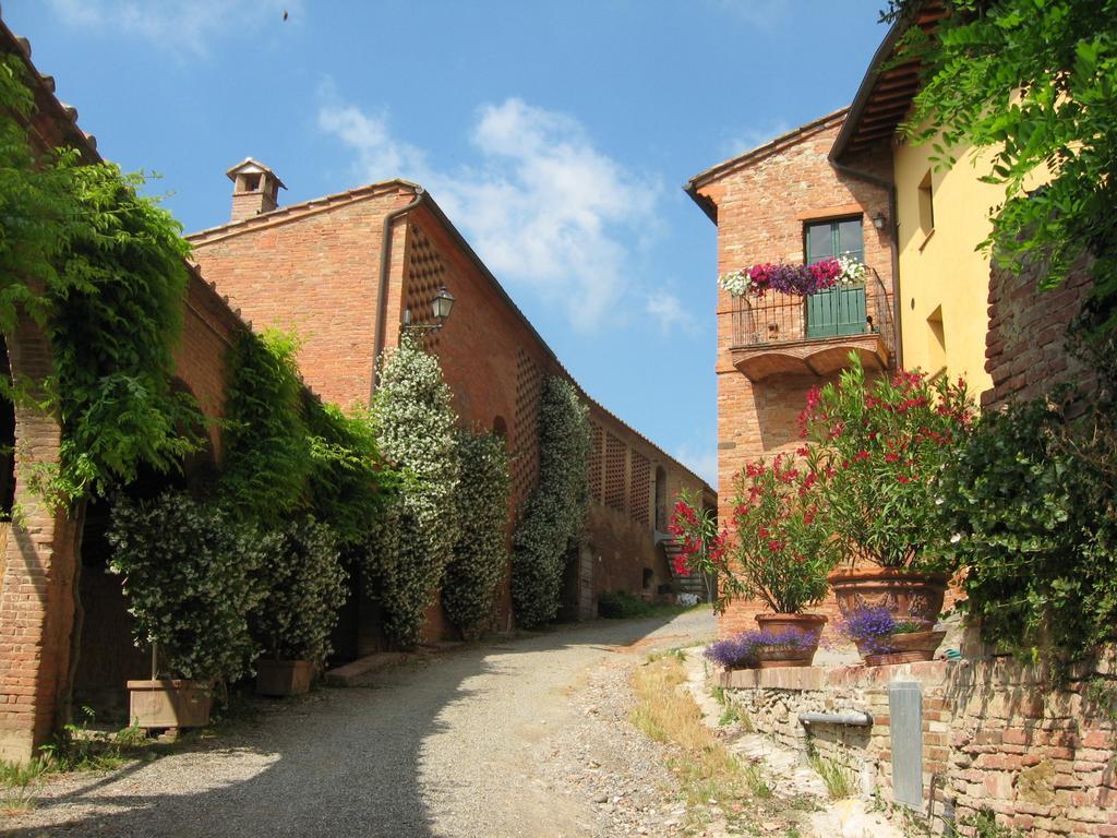 Gasthaus Borgo Fajani Terricciola Exterior foto