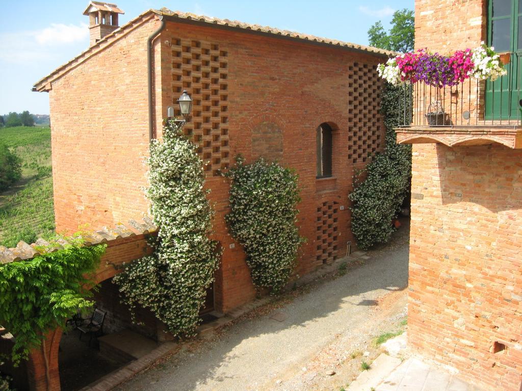 Gasthaus Borgo Fajani Terricciola Exterior foto